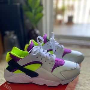Nike Air Huarache Womens US7 5.5 mens